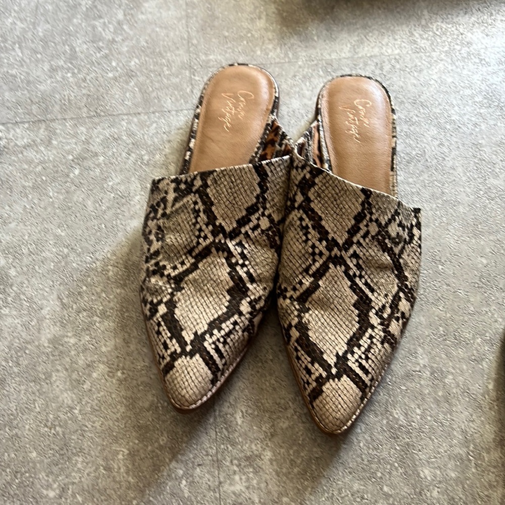 Pointy snake skin mules